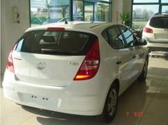 i30_white_rear_362.jpg