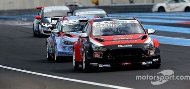 tcr-italia-le-castellet-2018-nicola-baldan-hyundai-i-30-tcr-pit-lane-competizioni-8332018-1.jpg