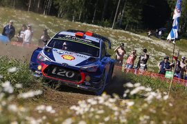 1921px-Rally_Finland_2017_-_Hyundai_Motorsport_&_Dani_Sordo.jpg