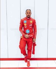 Hamilton-tuta-Ferrari.jpg